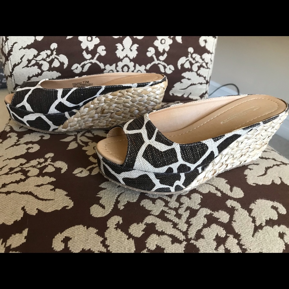 NWOT Adorable Cow print wedges